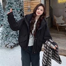 现货90白鸭绒2024冬季新款羽绒服短款宽松外套，女装羽绒服，得衣旺服