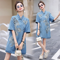 2025新款夏季新中式国风盘扣牛仔连衣裙女优雅复古气质感旗袍裙子，女装连衣裙，钱塘布衣