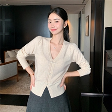 2025秋冬百搭时尚简约v领长袖开衫舒适百搭，女装羊绒衫，玛卡隆羊绒