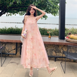 法式粉色拼接碎花连衣裙女2025年夏季新款显瘦甜美度假气质吊带裙图片