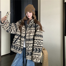 费尔岛风羊羔毛外套女2025冬季短款皮毛一体立领减龄显瘦毛绒外套，女装短外套，2C111