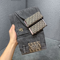 黑灰色