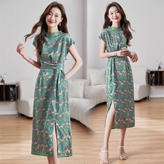 碎花连衣裙2025夏季新款高级感温柔开叉御姐小众设计感雪纺仙女裙，女装连衣裙，布芭啦