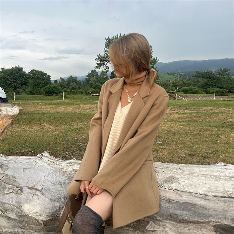2025年夏季修身型长袖一粒扣短款西服时尚百搭简约大方,女装西装,蒙绒特