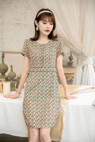 夏季新款连衣裙，仿冰丝面料，凉快。现货4码，女装连衣裙，依柏璐