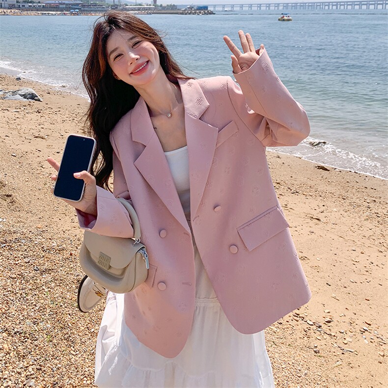 小个子提花粉色西服女2024春秋新款休闲宽松小众设计感小西装外套,女装西装,冬木谷雨