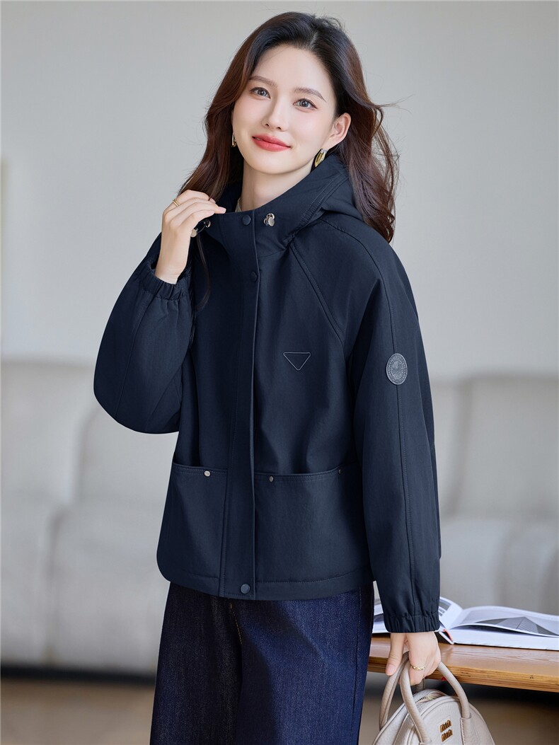 现货!2025年冬季时尚休闲连帽刺绣加绒加厚女外套,女装棉衣/棉服,依恋蒂丝