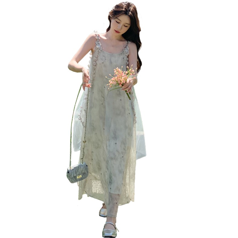 吊带裙2025夏季新款立体花朵连衣裙,女装连衣裙,纯色衣恋