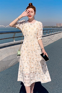 SD同款连衣裙女米色法式雏菊刺绣泡泡袖镂空度假风2025早春中长裙图片