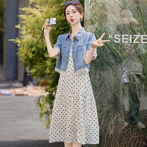夏季新款米白色吊带连衣裙+蕾丝拼接牛仔外套女两件套套裙图片