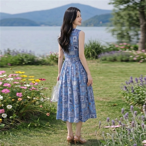 蓝色印花无袖宽松版时尚学院风连衣裙图片