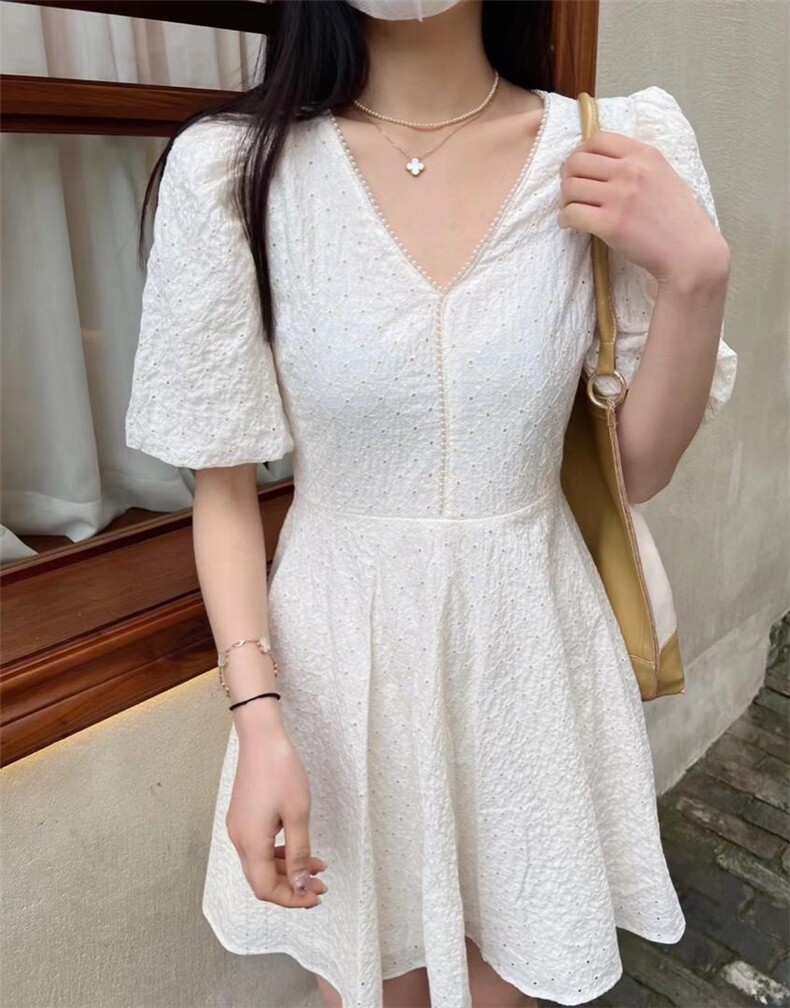 现货刺绣连衣裙，女装连衣裙，MI MI(1F)