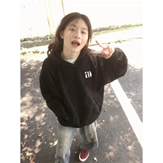黑色