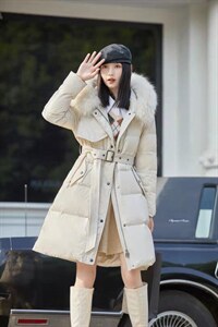 冬装现货 中长款羽绒服 配色貉子大毛领可脱卸图片