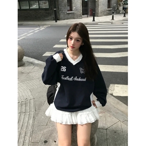 QC025-P48 设计感V领蕾丝包边球衣风字母印花卫衣秋时尚宽松上衣图片