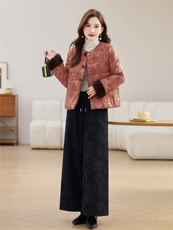 现货主推2025年冬装新款羽绒服复古提花加绒加厚套装女休闲阔腿裤，女装羽绒服，璐依舞