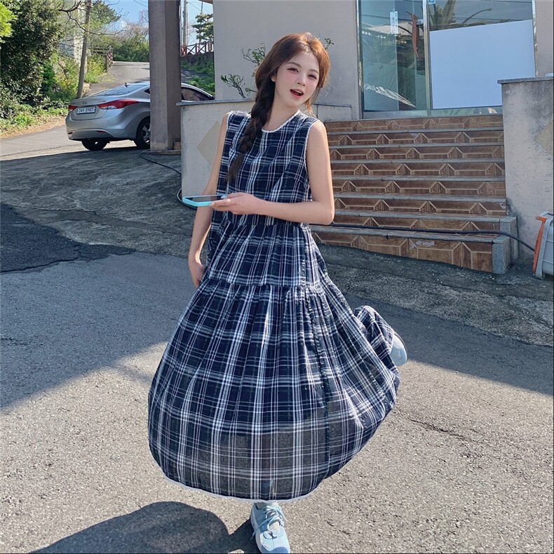 复古格子连衣裙女2025夏新款休闲俏皮韩版无袖显瘦过膝长裙送包包,女装连衣裙,诺蝶
