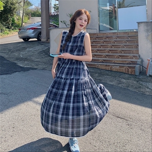 复古格子连衣裙女2025夏新款休闲俏皮韩版无袖显瘦过膝长裙送包包图片