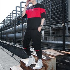红色