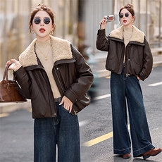 羊羔毛领拼接PU皮羽绒服女2025冬季新款小个子气质显瘦白鸭绒外套，女装羽绒服，衣之秀