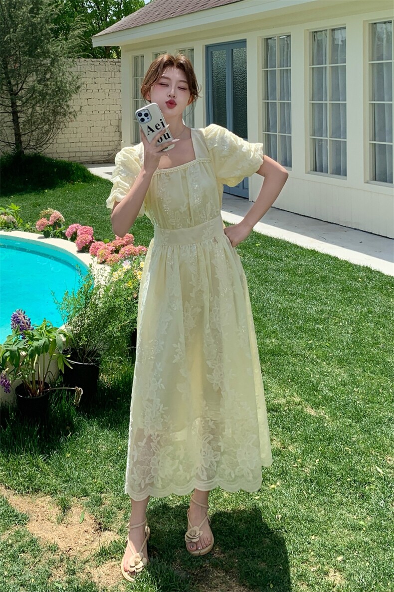 奶黄色重工蕾丝刺绣泡泡袖连衣裙女夏2025新款法式绝美在逃公主裙，女装连衣裙，浙宝208A
