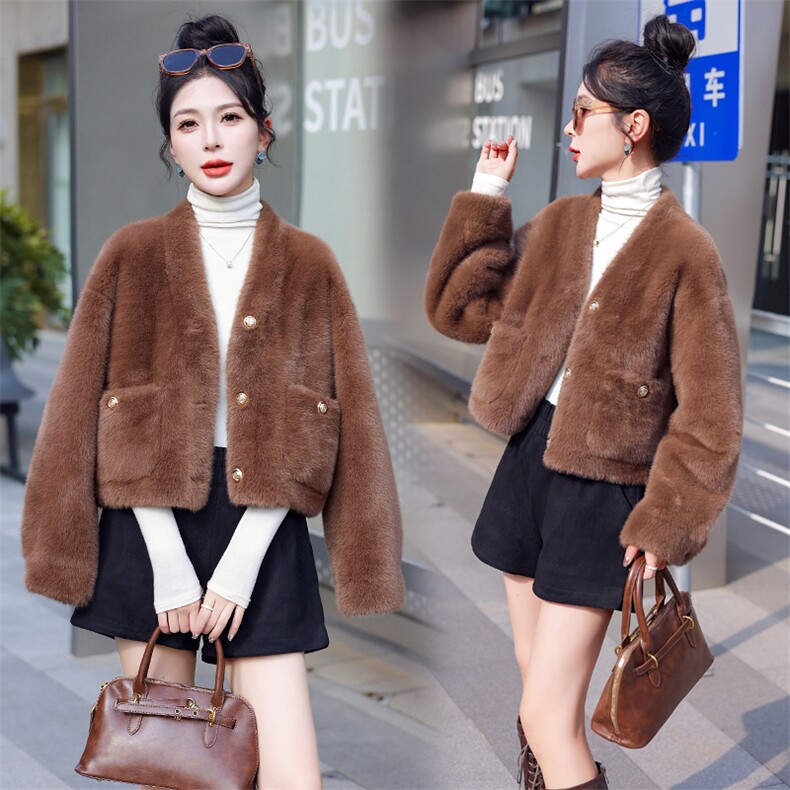 现货新款皮毛一体外套女短款小个子冬季2025新款加厚保暖仿皮草图片