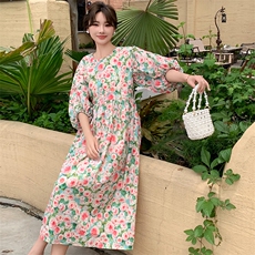 多巴胺粉色碎花连衣裙2025新款女夏森系甜美宽松遮肚显瘦法式长裙，女装连衣裙，天使之佳话