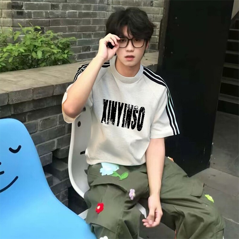 抖音得物品质二开240克宽松纯棉美式潮牌印花三条杠中性风短袖T恤,男装T恤,电商A486-1