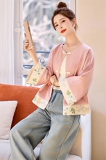 新中式国风短款宽松外套女2025春秋季新款气质高级感唐装绣花上衣，女装短外套，曼娅璐