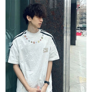 抖音得物品质二开240克宽松纯棉美式潮牌印花三条杠中性风短袖T恤图片