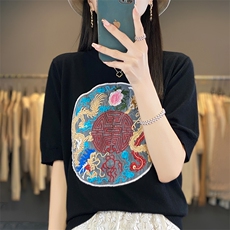 黑色