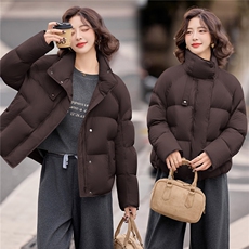 爆{《2025年冬季新款90绒泡芙短款羽绒服时尚休闲轻盈显瘦蓬松》，女装羽绒服，欧米莱