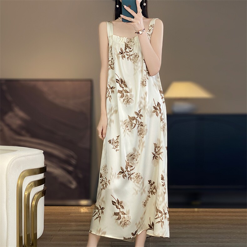 吊带连衣裙女2024新款醋酸缎面法式碎花印花无袖海边度假沙滩长裙图片