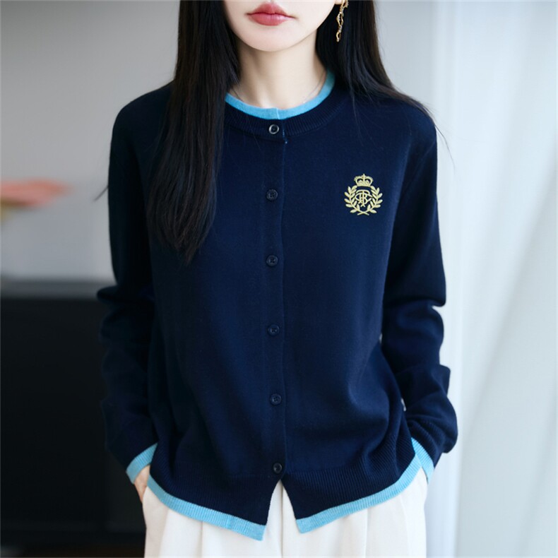 高级灰针织开衫女短外套2025新款刺绣洋气拼色假两件毛衣外搭上衣,针织衫/毛衣,郡淞羊绒