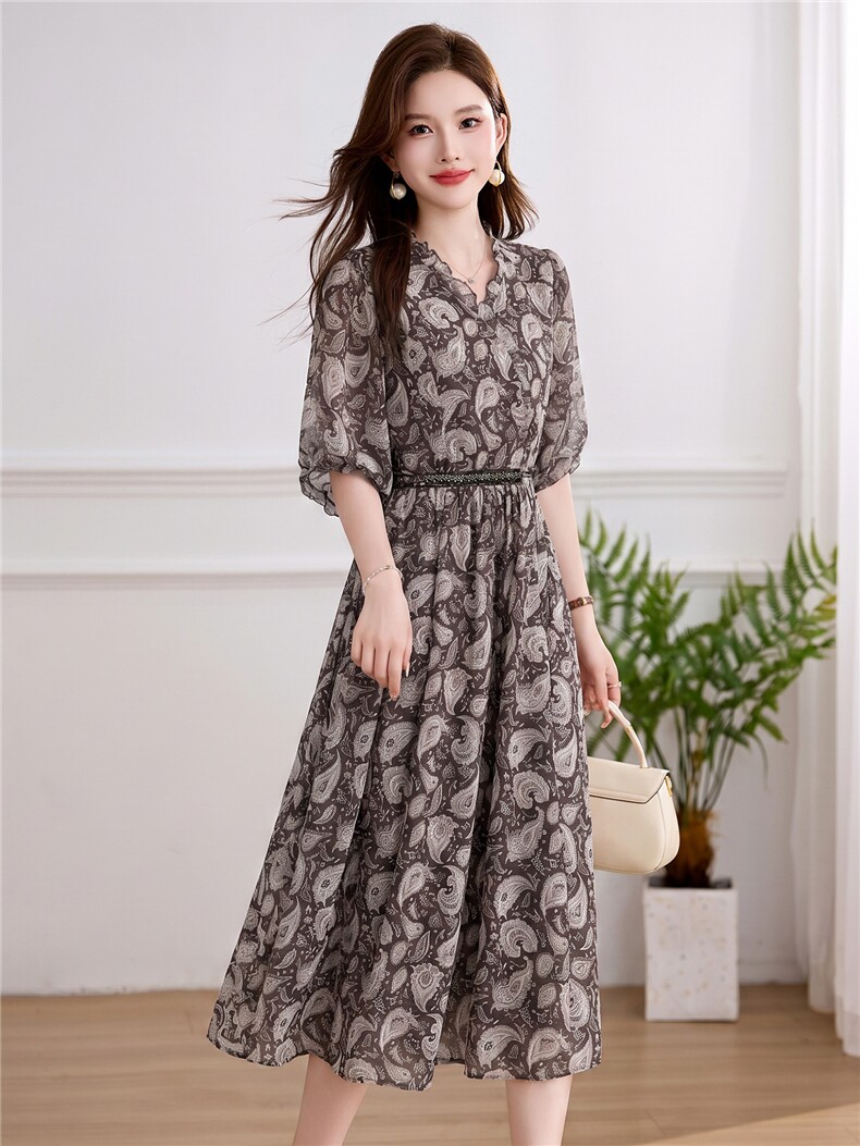 新款2026夏季时尚印花腰上有装饰收身连衣裙,女装连衣裙,伊航服饰