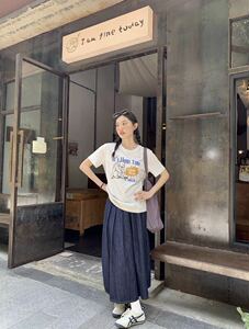 新款夏季薄料显瘦高腰设计感压褶a字牛仔半身裙图片