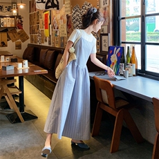 浅蓝色露背条纹吊带连衣裙女夏2025新款清纯系超火小众不撞款长裙，女装连衣裙，2C158