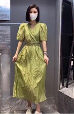 夏季新款洋气气V领腰盘扣设计连衣裙，女装连衣裙，L·H·X