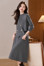 轻奢气质马甲连衣裙套装秋冬2025新款女装中长款打底毛衣裙两件套，女装羊毛衫，艾米