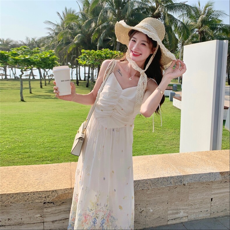 多巴胺绝美碎花细吊带连衣裙女2025夏季新款法式温柔风度假裙子图片