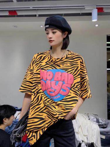 现货：时尚欧韩大版豹纹T恤：三色现货，黑白，粉，黄。，女装T恤，金川古韵