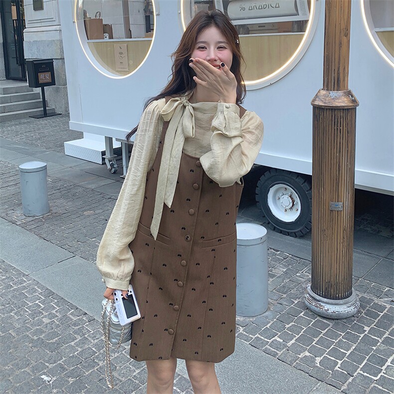 法式复古背带裙套装女2025新款盐系高级感洋气时尚背心裙两件套,女装套装/套裙,维壹