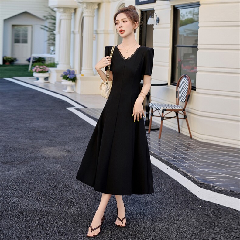 法式蕾丝拼接V领短袖连衣裙女2026夏季新款收腰显瘦减龄A字长裙子,女装连衣裙,微微衣阁