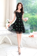 2024年夏季连衣裙圆领通勤中腰套头短袖中长款百搭可爱优雅，女装连衣裙，伊航服饰