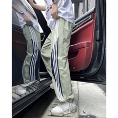 豆绿色
