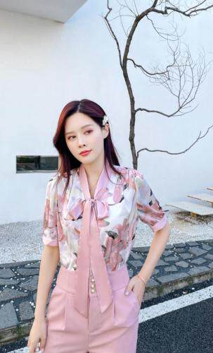 夏季碎花上衣套裤，女装，樱·之秀