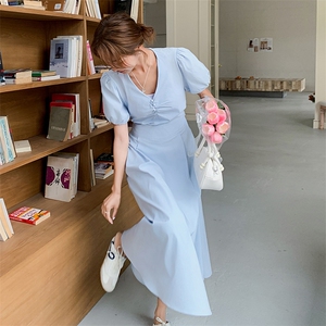 蓝色甜美初恋v领桔梗a字长裙新款泡泡袖2025法式森系淡人连衣裙夏图片
