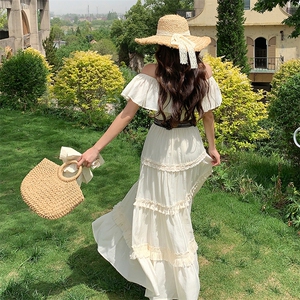 法式浪漫优雅连衣裙女2025夏季新款赫本风高腰一字肩荷叶边裙子潮图片