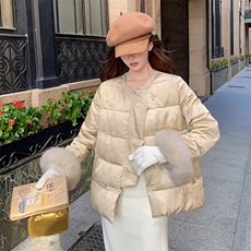 现货！（90新标带检）人丝提花新中式圆领狐狸毛贵气优雅羽绒服女，女装羽绒服，水衣源