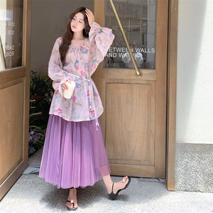 甜美多巴胺紫色碎花衬衫网纱半身裙套装女春秋减龄独特漂亮两件套图片